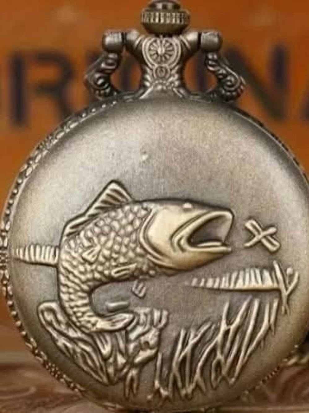 Bronze Fish Embossed Pocket Watch – Men’s Vintage-Inspired Accessory